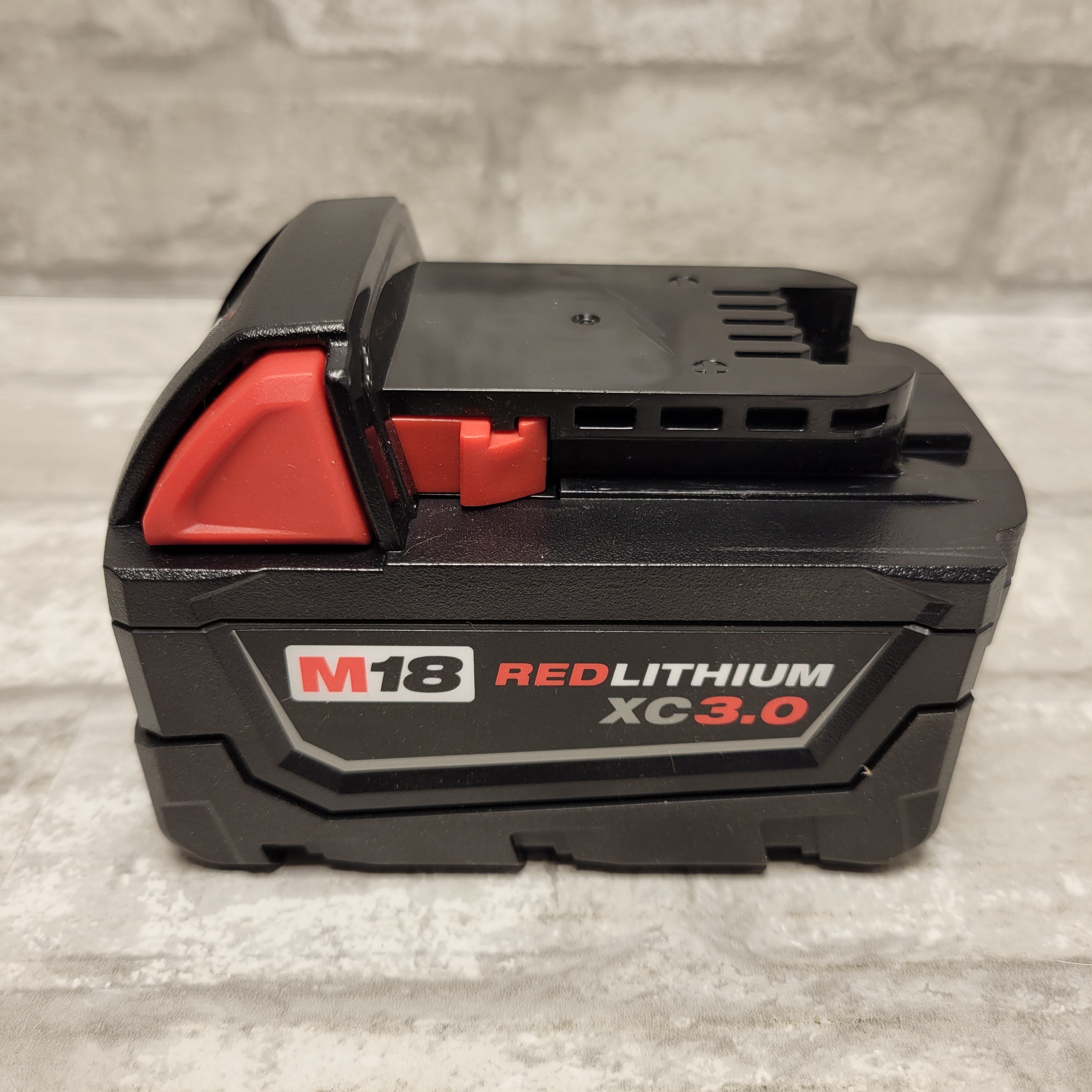 Milwaukee Battery Pack M18 18-Volt Lithium-Ion XC 3.0Ah 48-11-1828 (7951529509102)
